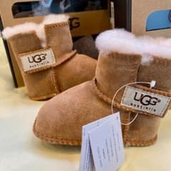 UGG 新品タグ付き ベビー ムートンブーツERINのサムネイル