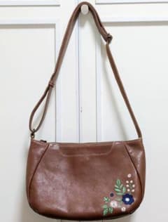 mini labo Paris × Dakota ショルダーバッグ 本革 花刺繍 - メルカリ