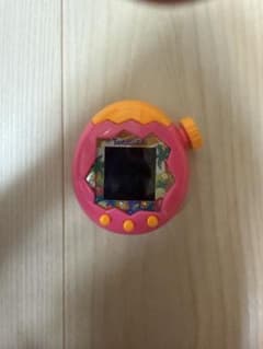 Tamagotchi 本体 ピンク トロピカルデザインのサムネイル
