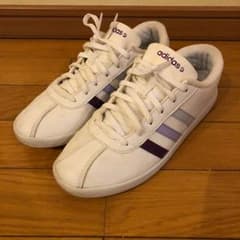 adidas スニーカーのサムネイル