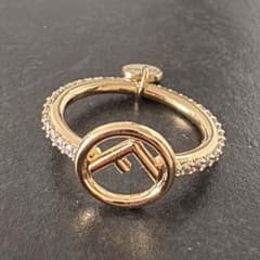 FENDI リング ゴールドカラー ロゴチャームのサムネイル