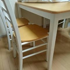 テーブル、椅子４脚のセットです！のサムネイル