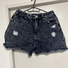 ダメージ加工ダークデニムショートパンツのサムネイル