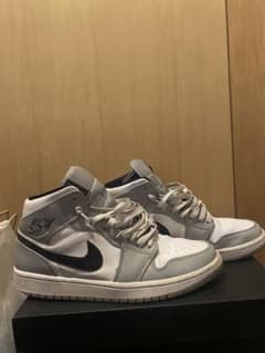 エアジョーダン1 MID ライトスモークグレーのサムネイル