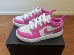 NIKE AIR JORDAN 1 low ピンク/ホワイトのサムネイル