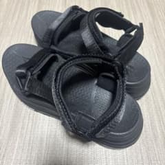 Y*ン様 TELIC ALLROADS サンダル ブラックのサムネイル
