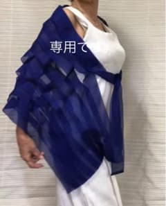 珍しい形。イッセイミヤケさんの作品です。春、夏に。のサムネイル