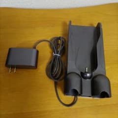 ダイソン　純正充電器+ブラケット　217160-04 V10掃除機用のサムネイル