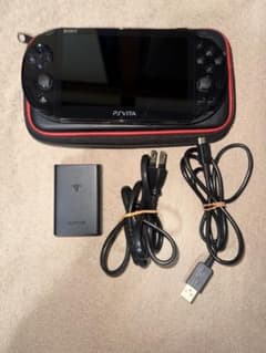 PlayStation Vita PCH-2000 動作確認済み 充電器付きのサムネイル