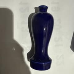深みのある青色 陶器製 一輪挿し 花瓶のサムネイル
