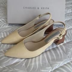 charles&keith 35 ポインテッドトゥのサムネイル