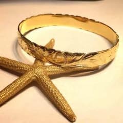 ハワイアンジュエリー イエローゴールドバングルのサムネイル