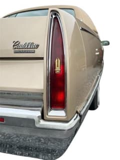 美品 Cadillac フリートウッドブロアム テールランプベゼル 93～96 m36242588690_1.jpg?1751945956