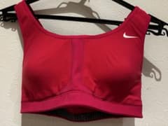 NIKE スポーツブラ Mサイズ レッドのサムネイル
