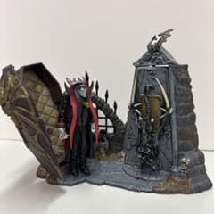 「トッド・マクファーレンズ・モンスターズ」シリーズ1より、ドラキュラのフィギュア トッド・マクファーレンズ・モンスターズ」シリーズ1より、ドラキュラ