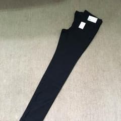 ユニクロ UNIQLO スキニーフィット ノータックチノ ブラック 新品未使用のサムネイル