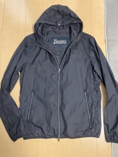 美品⭐︎ヘルノ HERNO ナイロンジップフーディーブルゾンのサムネイル