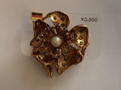 新品未使用　花形ブローチ パール付き　ドイツ製　定価:¥3800