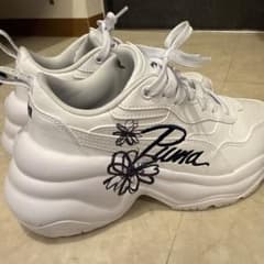 PUMA 厚底スニーカー ホワイト 23.5cmのサムネイル