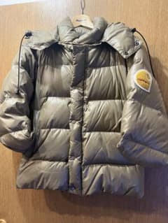 Carhartt ダウンジャケット Mサイズ ベージュのサムネイル