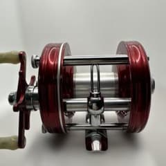 Abu Garcia Ambassadeur 5000 ベイトリール レッド - メルカリ