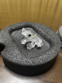 スワロフスキー　カエルのサムネイル