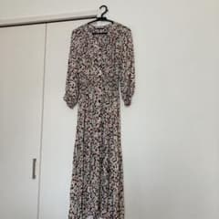 ZARA花柄ワンピース ロングワンピースのサムネイル