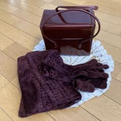 エナメルバッグとマフラー・手袋のセットのサムネイル