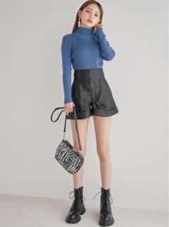 レザーショートパンツのサムネイル