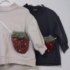 もっちゃん様専用　いちごポシェットのトレーナーのサムネイル