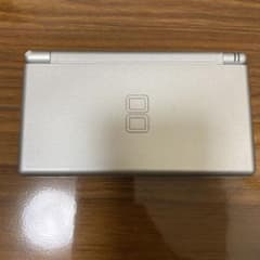 ニンテンドーDS 本体　おまけ付きのサムネイル