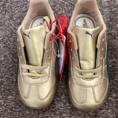 こゆりちゃん様専用 PUMA キッズシューズのサムネイル