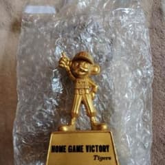 阪神タイガース／2026勝利時限定トラッキーミニトロフィー1日200個限定／新品 m36349656288_1.jpg?1776602919