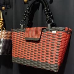 ハンドメイド 手編み かごバッグ レッド ブラックのサムネイル