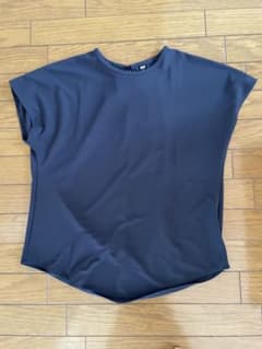 【美品】クレープジャージーフレンチスリーブ　Tシャツのサムネイル