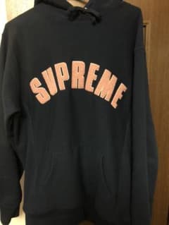 supreme アーチロゴパーカー！ジャスティンビーバー着用！人気のネイビー！のサムネイル