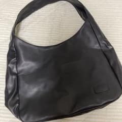 シンプル ブラック ショルダーバッグのサムネイル