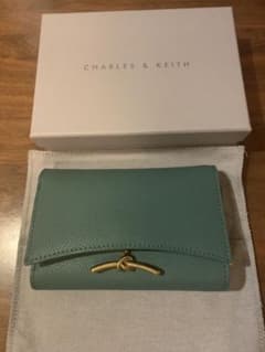 CHARLES & KEITH 財布　Tealのサムネイル