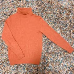ユニクロ タートルネック ニット　UNIQLOのサムネイル