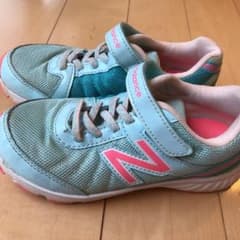 ニューバランス　スニーカー　キッズのサムネイル