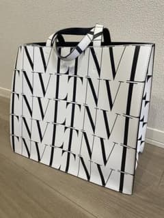 Valentino ガラヴァーニ VLTNロゴトートバッグ ホワイト - メルカリ