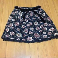再値下げ L'EST ROSEスカートのサムネイル
