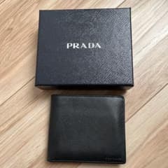 PRADA ２つ折り財布　メンズ　小銭入れ付きのサムネイル