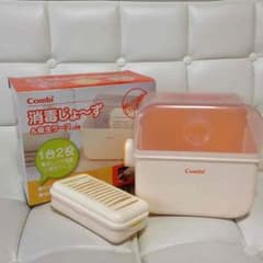 値下げ！コンビ  哺乳瓶消毒ケースのサムネイル