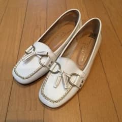＊Ankly＊様専用★ 白いローファー パンプス 22.5 本革のサムネイル