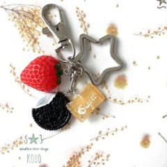 No.64ハンドメイド　キーホルダー　いちごのサムネイル