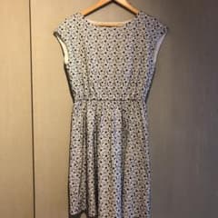 NATURAL BEAUTY BASIC 花柄刺繍ワンピースのサムネイル