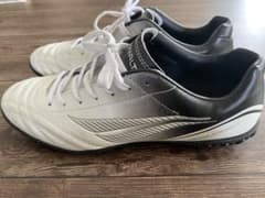 子供がサッカーで使用してましたが芝で2回使用したのみですのでとてもきれいです。のサムネイル