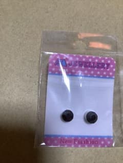 マグネット式のピアス(ブラック)