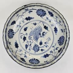 舶来古磁 青花染付 蘇麻離青釉 手絵 鳳紋花卉図 底海水紋 観賞皿 在銘 舶来古磁 青花染付 蘇麻離青釉 手絵 鳳紋花卉図 底海水紋 観賞皿 在銘